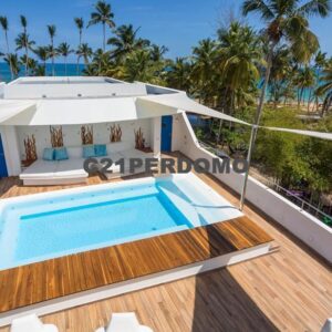 Appartement luxueux et spectaculaire ancré sur un bateau, face à la mer.