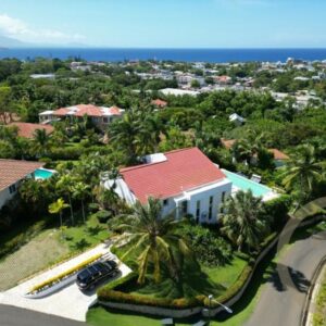 Villa de 5 Chambres avec Vue sur l'Océan et Piscine à Débordement.