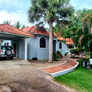 Villa with two guest houses.
