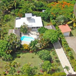 Retraite Caribéenne Exclusive avec Sauna, Jacuzzi et Vie de Luxe en Plein Air.