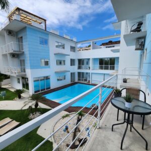 Condo moderne de 2 chambres à Surf Town avec faibles frais de copropriété