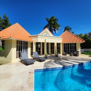Villa moderne de 2 chambres avec cuisine extérieure dans une résidence sécurisée à Sosúa